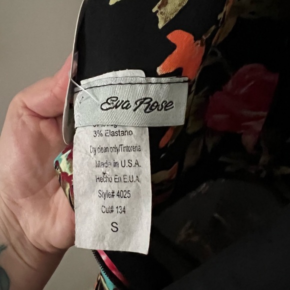 Eva rose dark floral fit and flare halter dress with pockets size small NWT - Picture 3 of 4